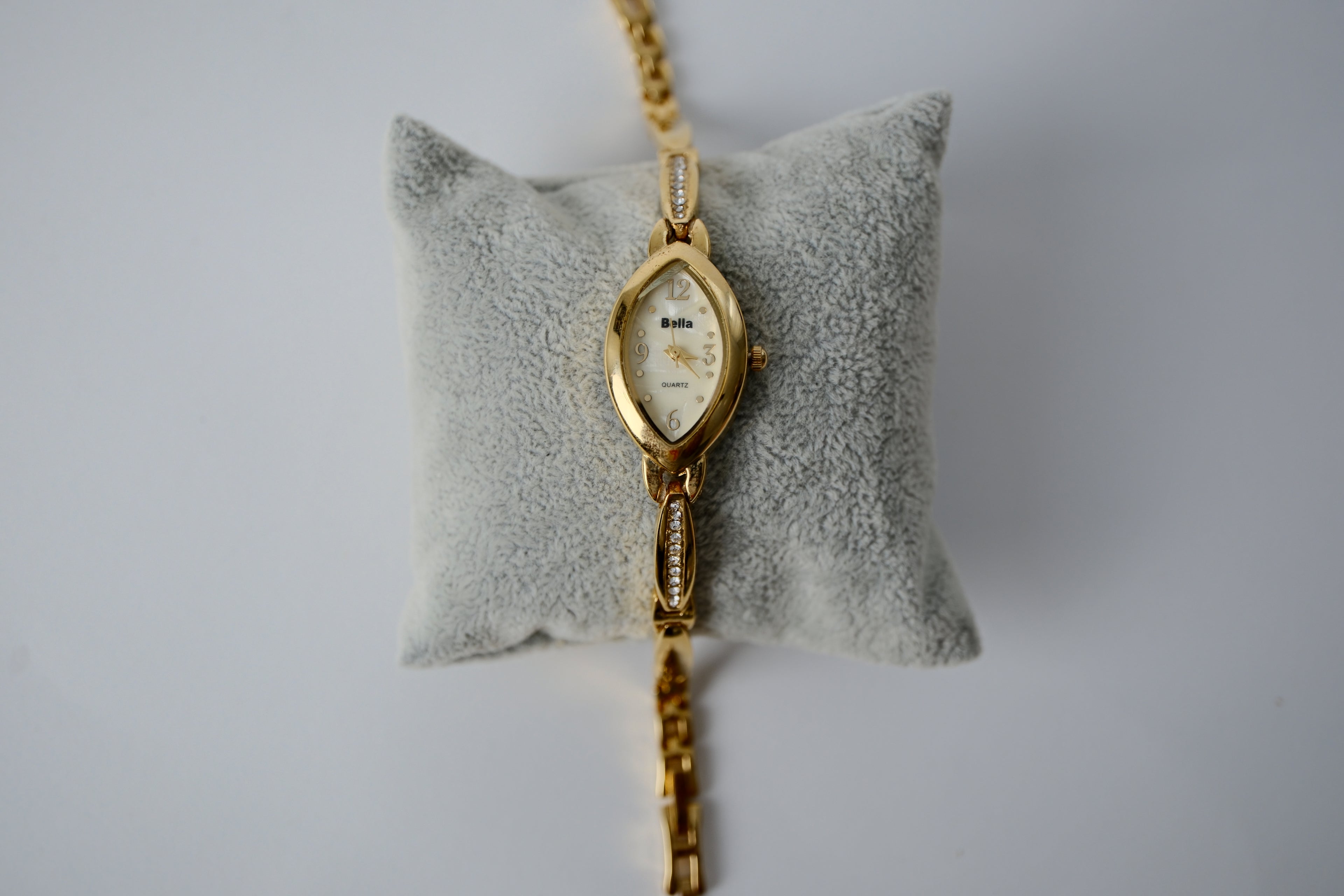 Vintage Bella Gold Dainty Watch