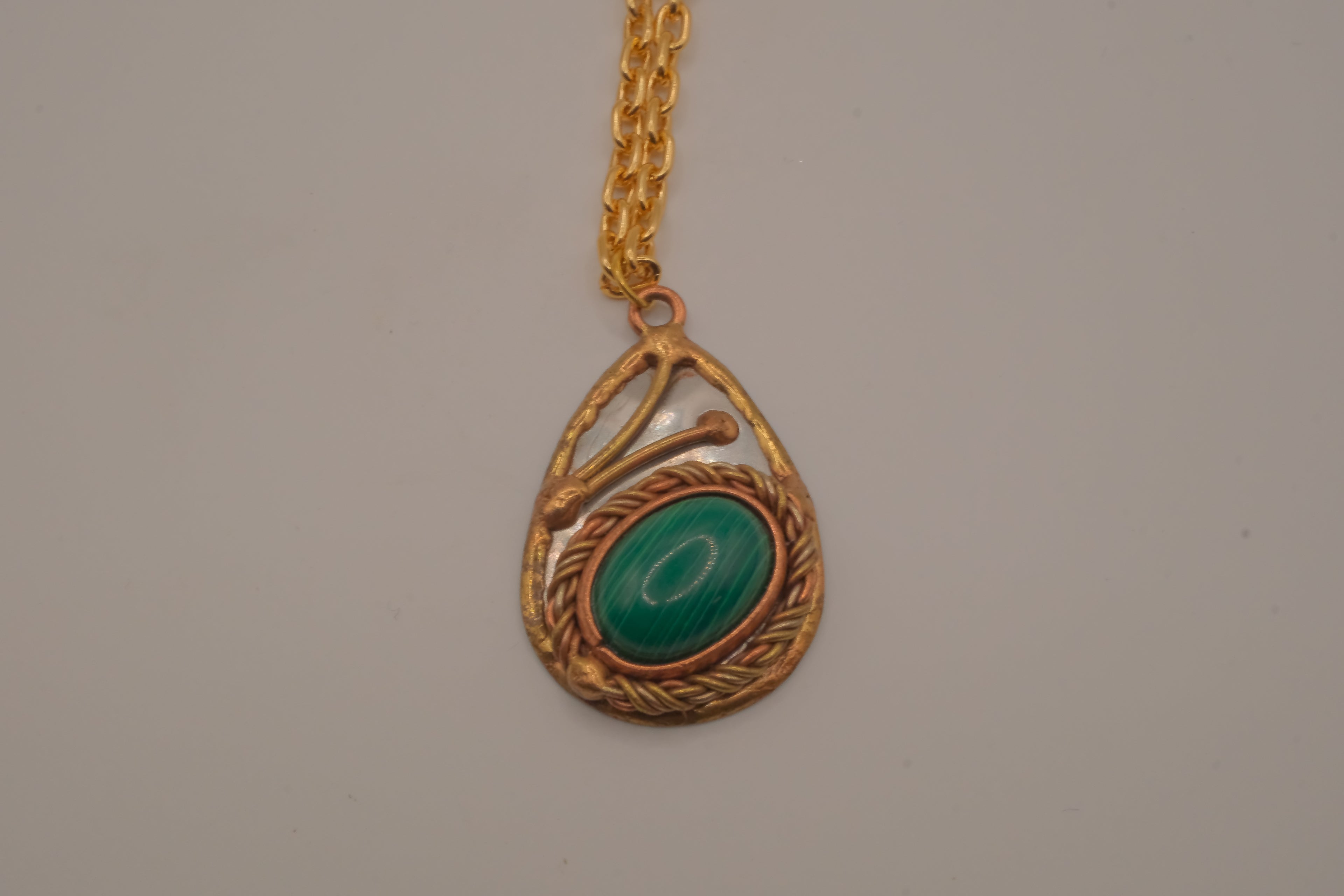 Vintage teardrop pendant necklace