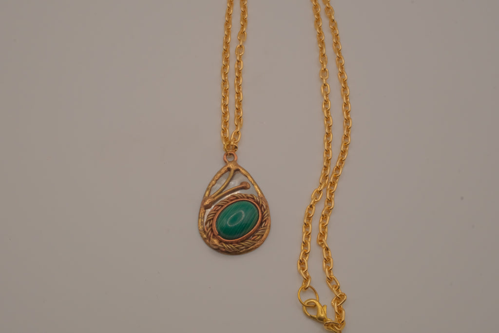 Vintage teardrop pendant necklace