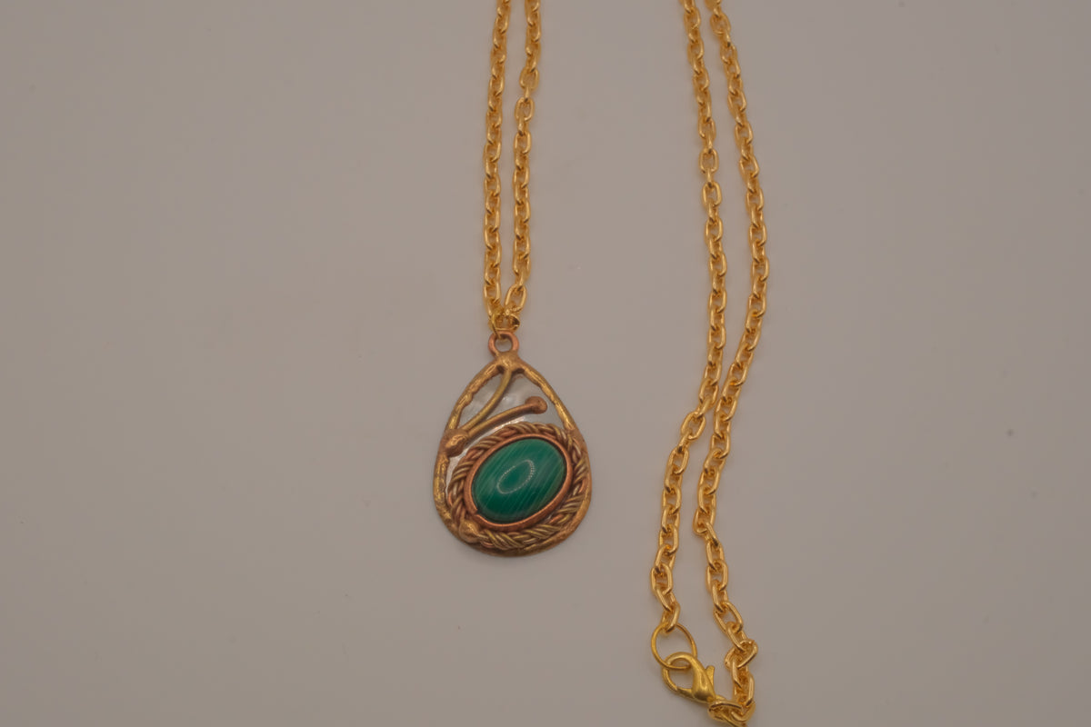 Vintage teardrop pendant necklace