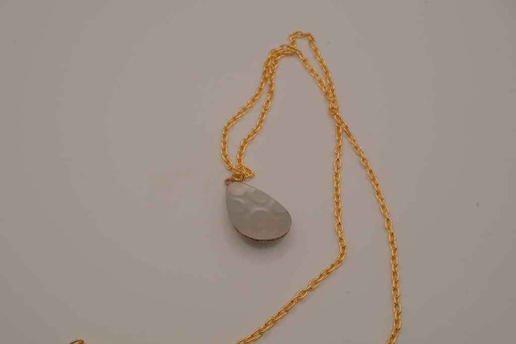 Vintage teardrop pendant necklace