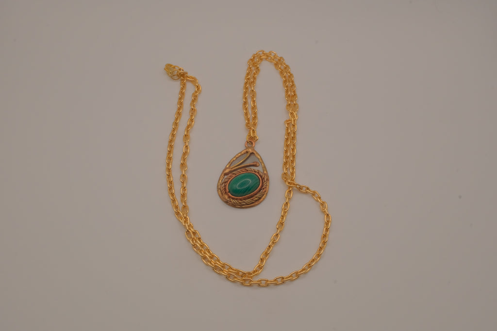 Vintage teardrop pendant necklace