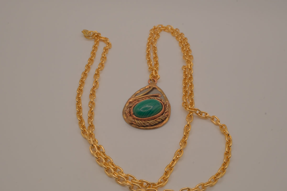 Vintage teardrop pendant necklace