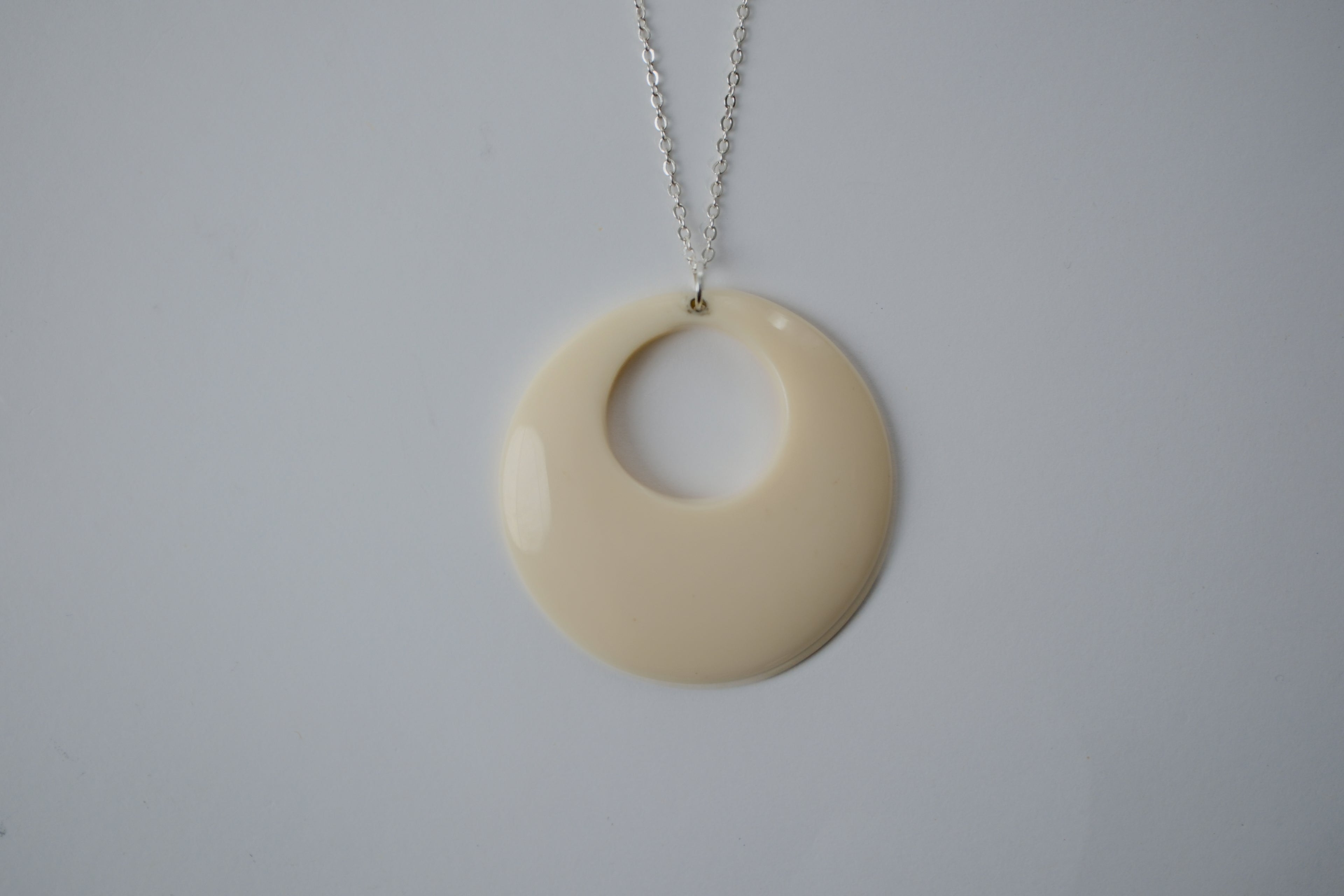 Reworked White Resin Statement chain
