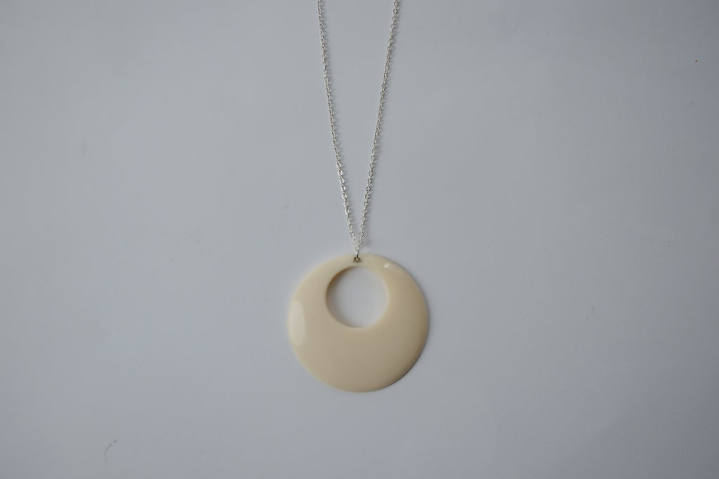Reworked White Resin Statement chain