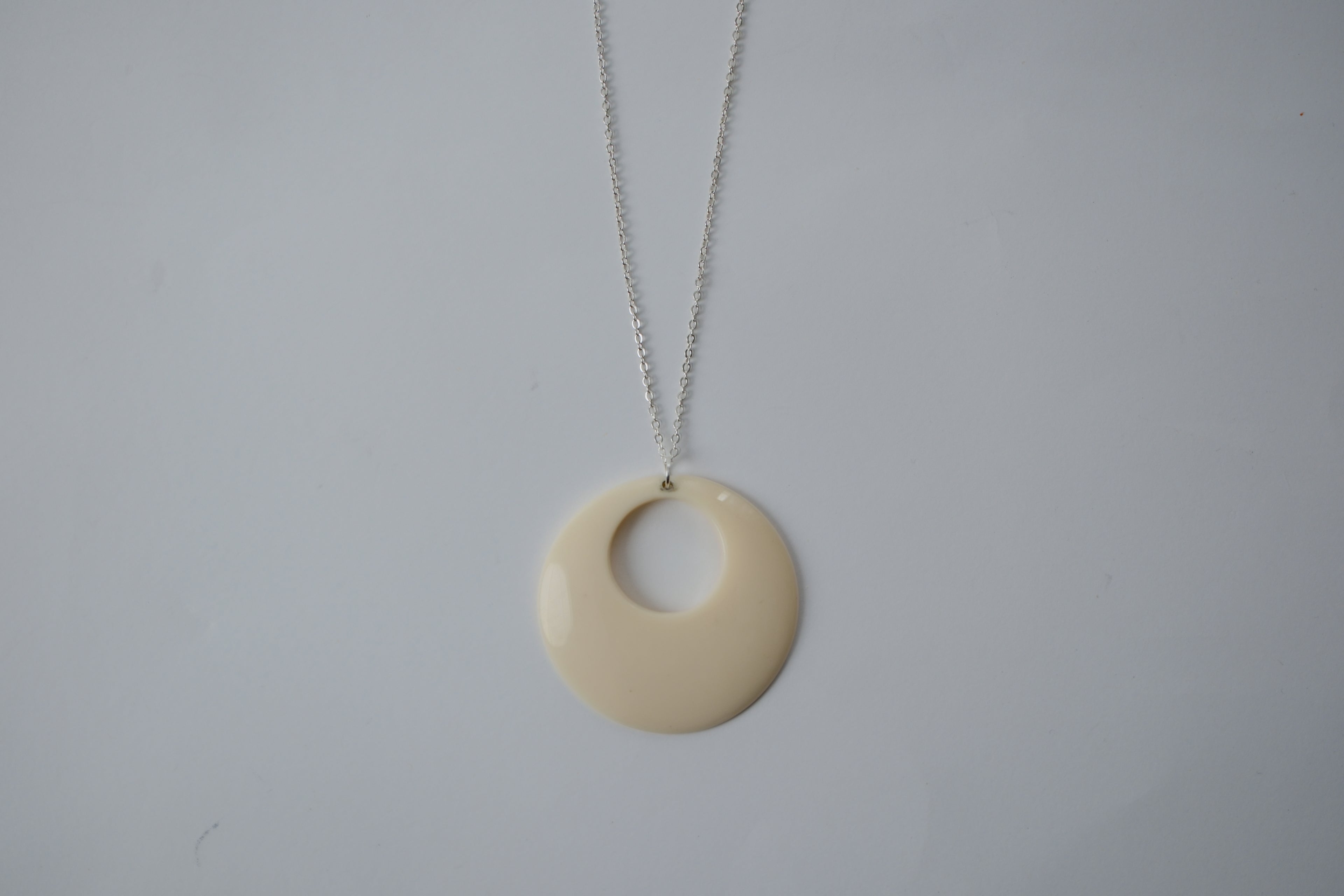 Reworked White Resin Statement chain