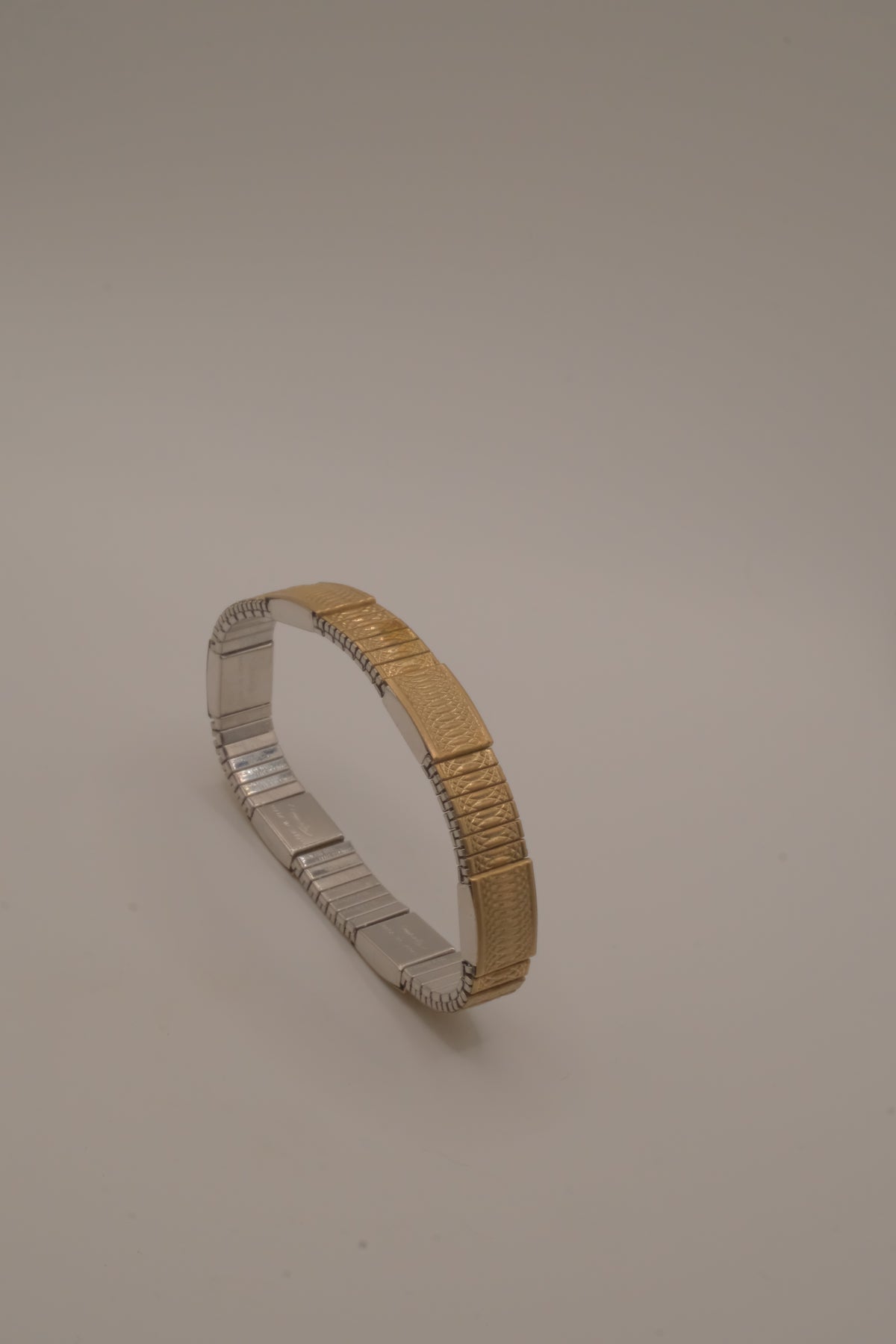 Aimanté two-tone magnetic expansion bracelet