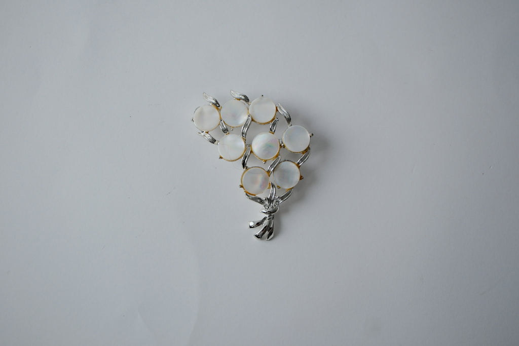 Vintage Mother of Pearl Floral brooch