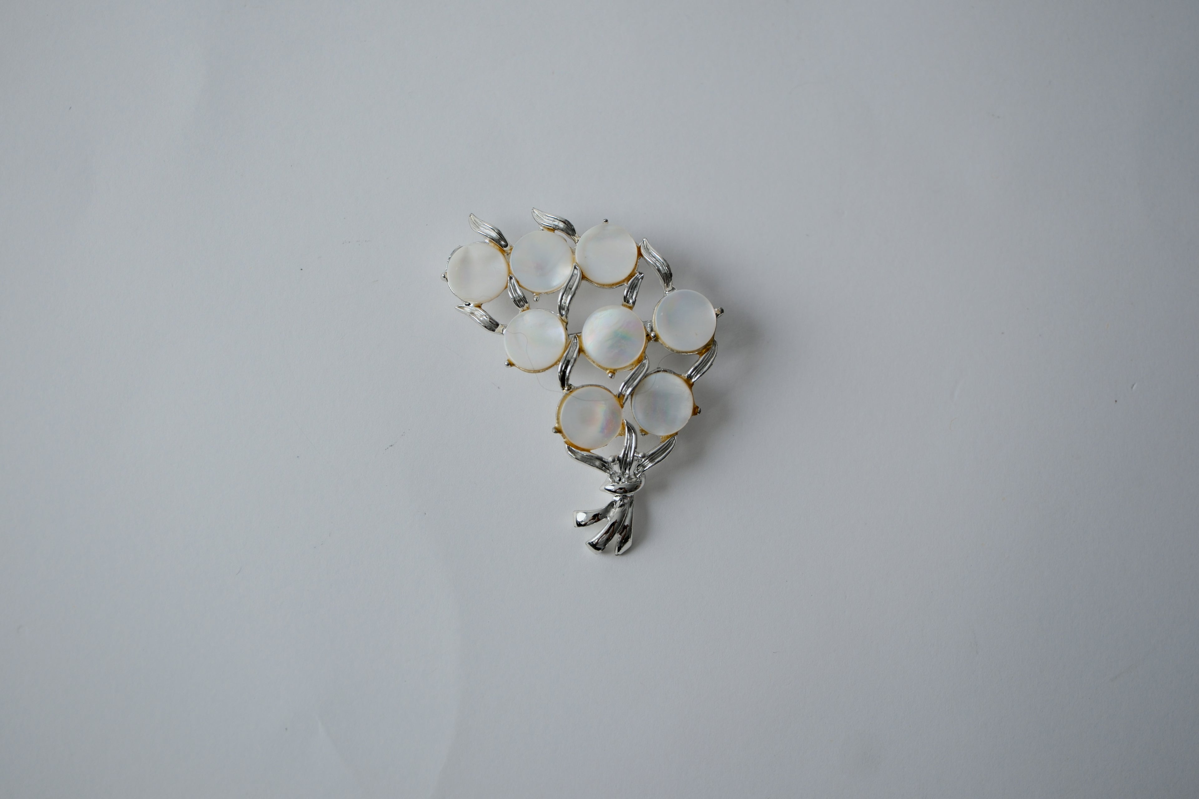 Vintage Mother of Pearl Floral brooch