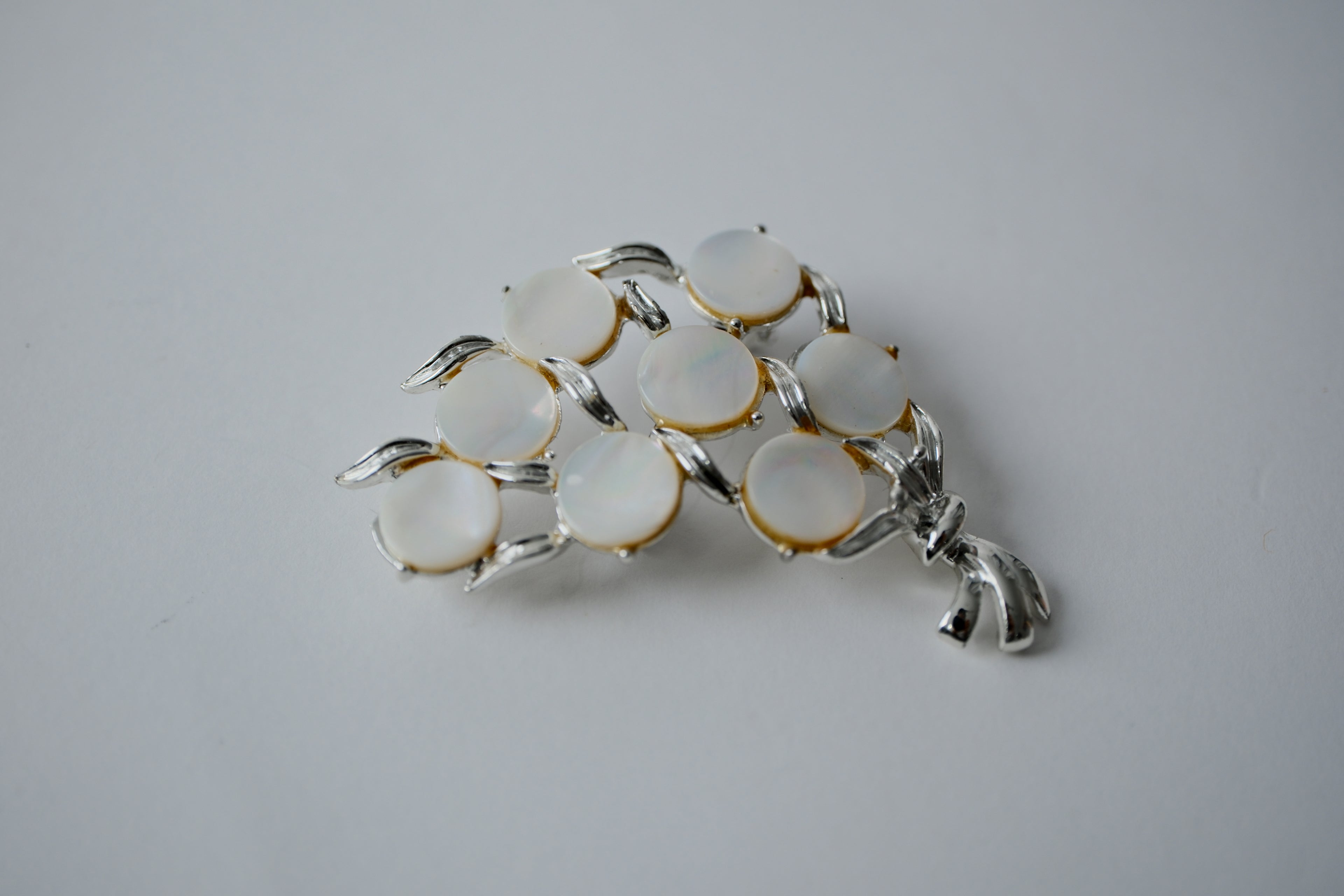 Vintage Mother of Pearl Floral brooch