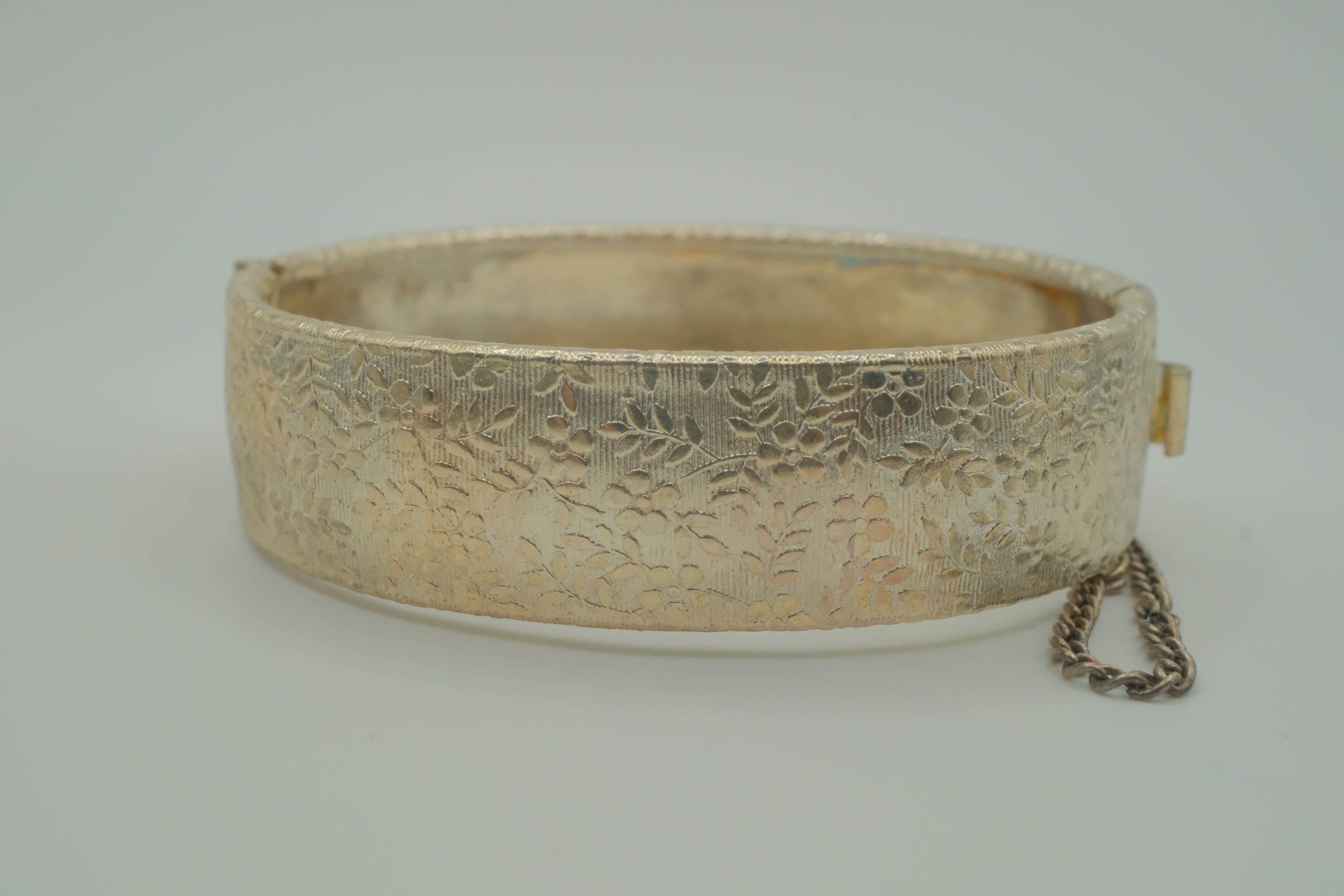 Vintage hinged bangle bracelet