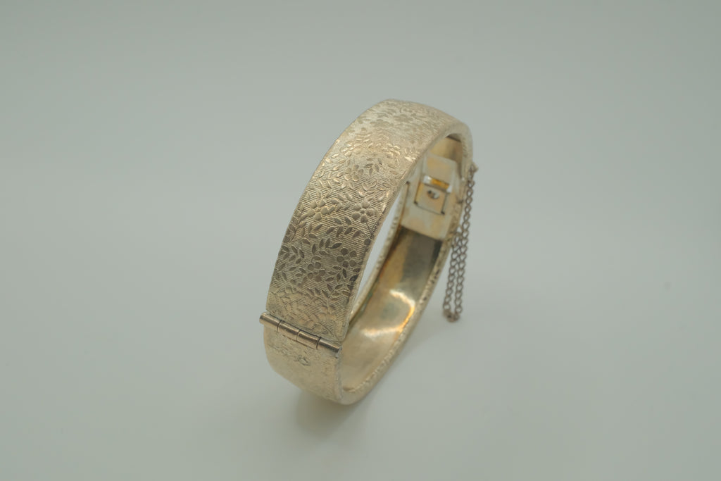 Vintage hinged bangle bracelet