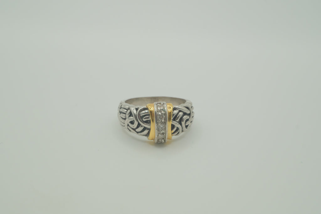 Two-tone statement band ring
