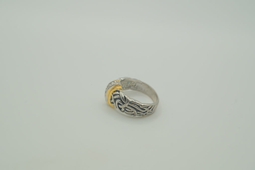 Two-tone statement band ring