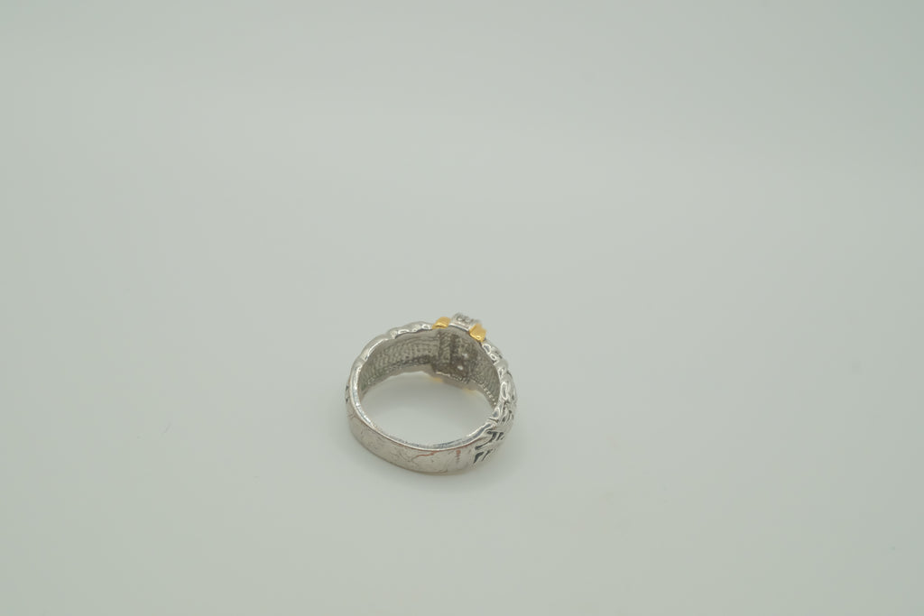 Two-tone statement band ring