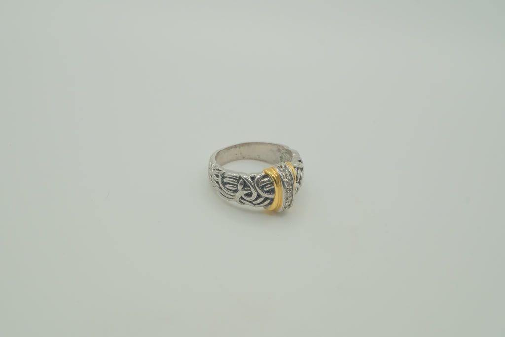 Two-tone statement band ring