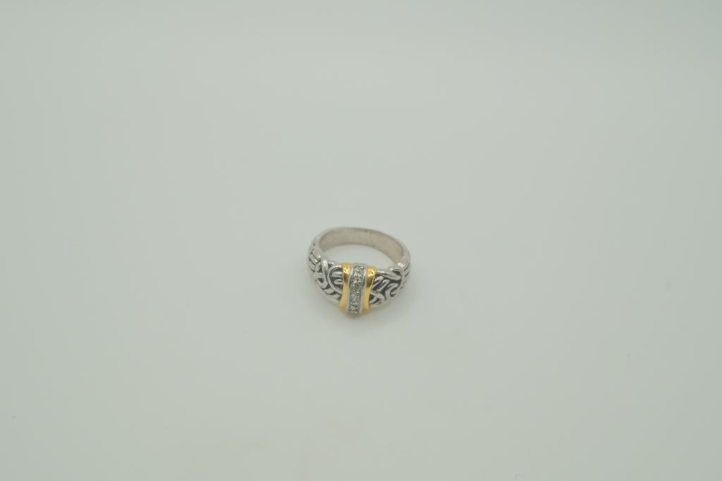 Two-tone statement band ring