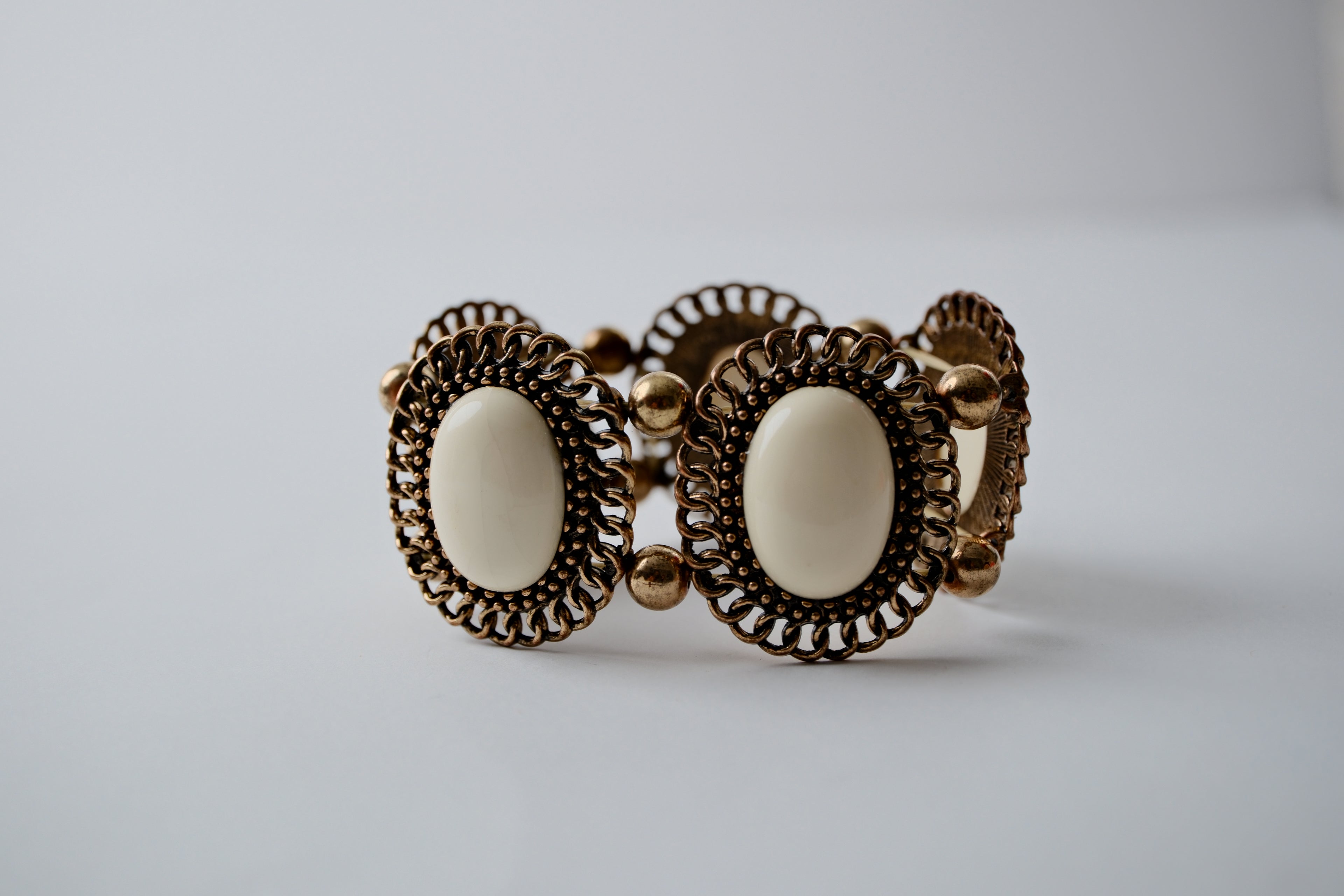 Chunky White Thermoset stretchy Bracelet