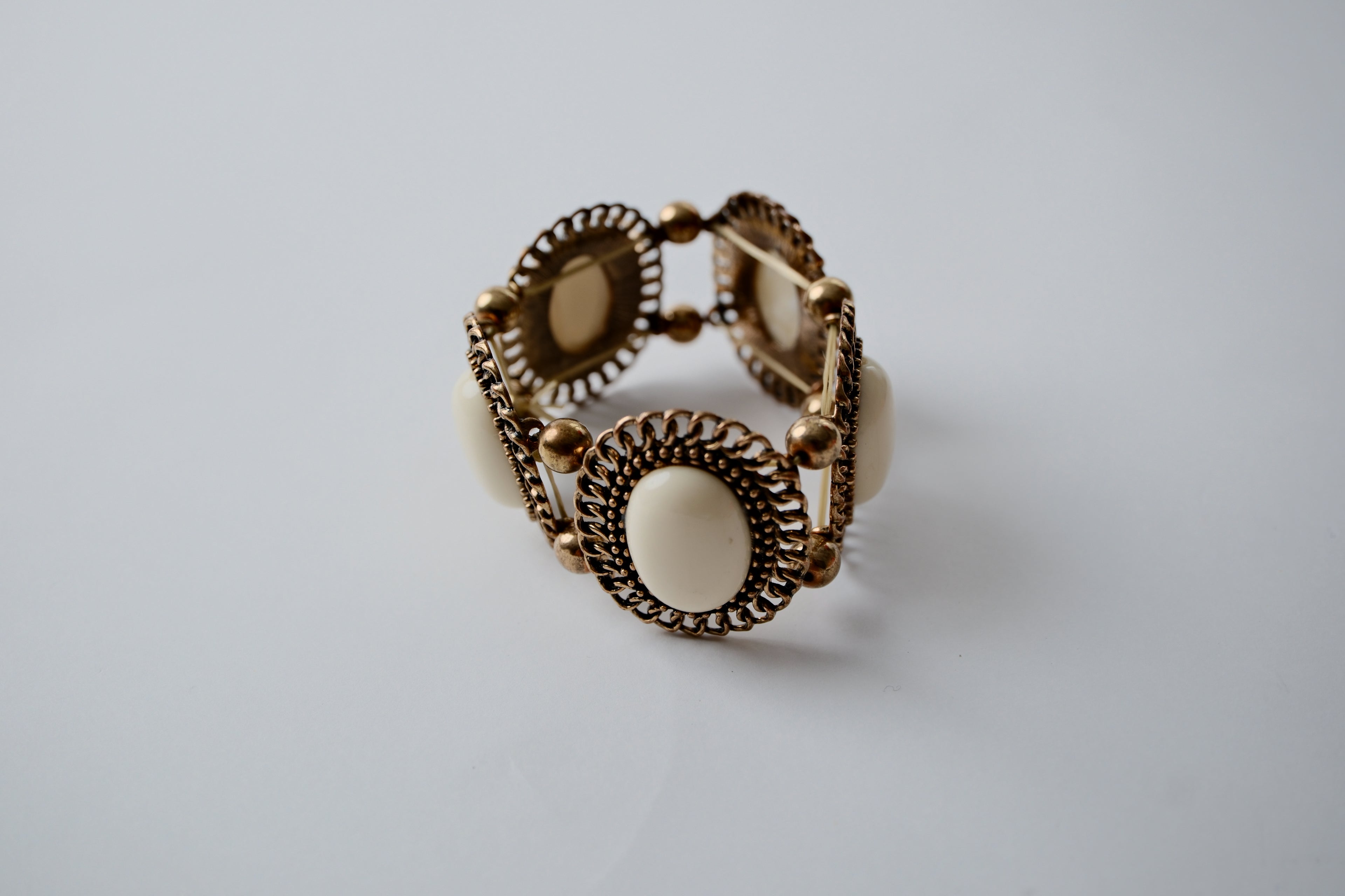 Chunky White Thermoset stretchy Bracelet