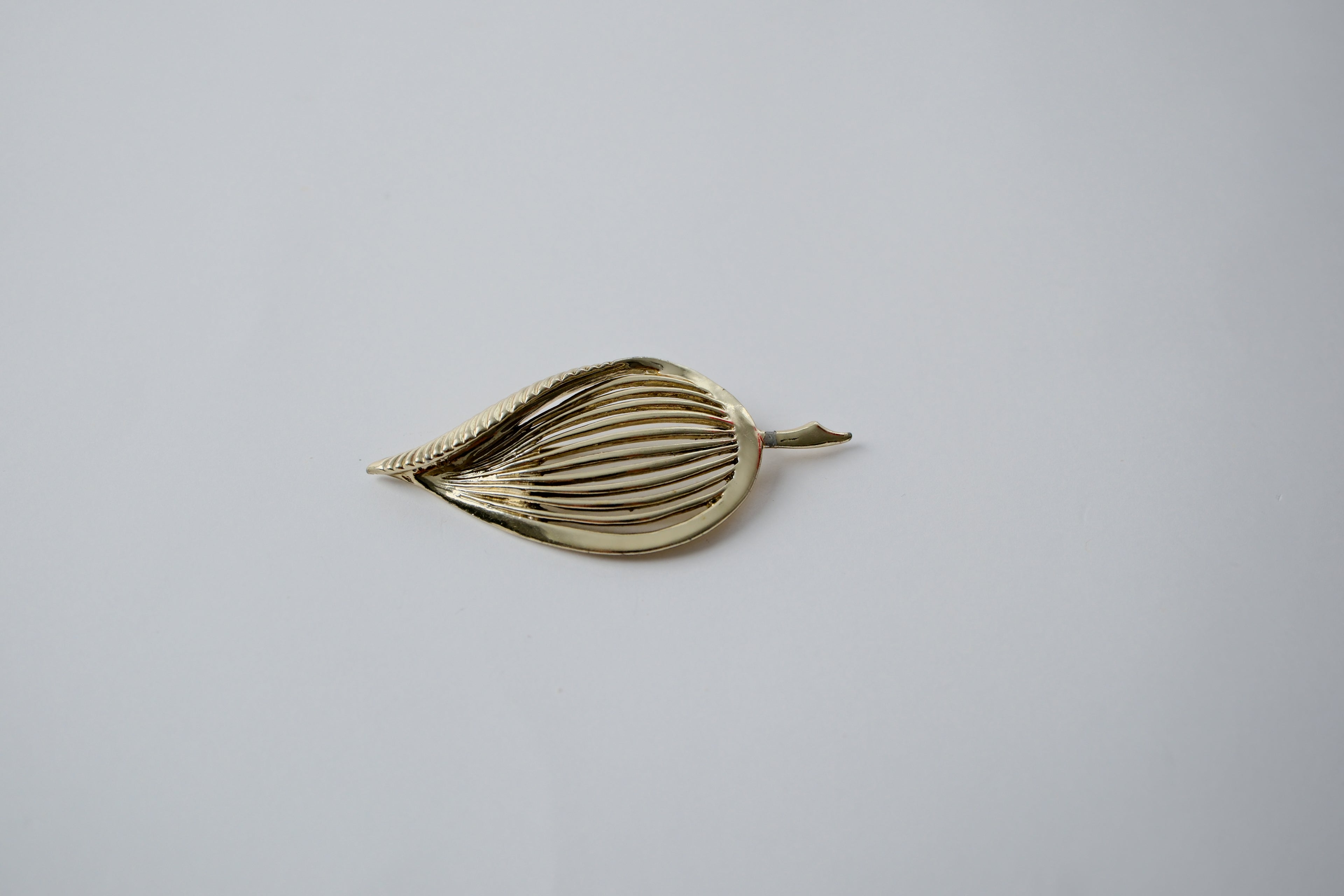 Gold-toned leaf Brooch