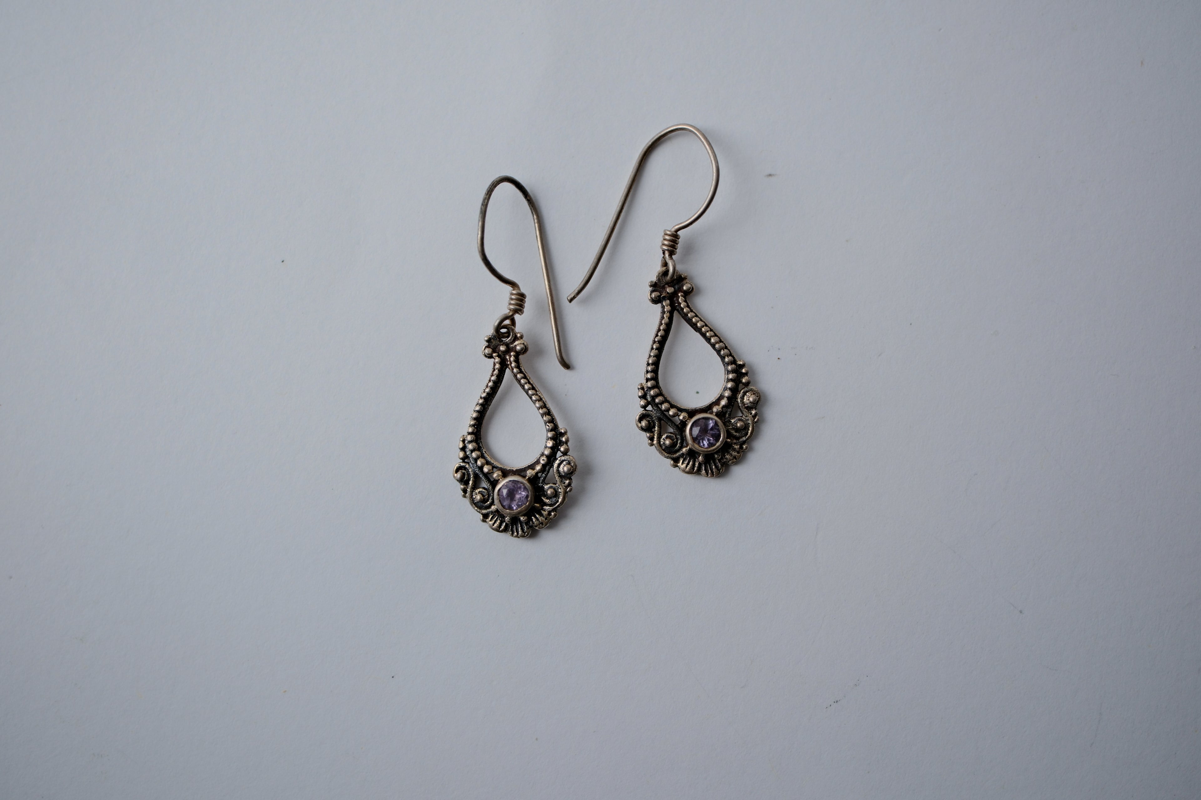 Sterling silver dangle earrings with purple amethyst stones&nbsp;