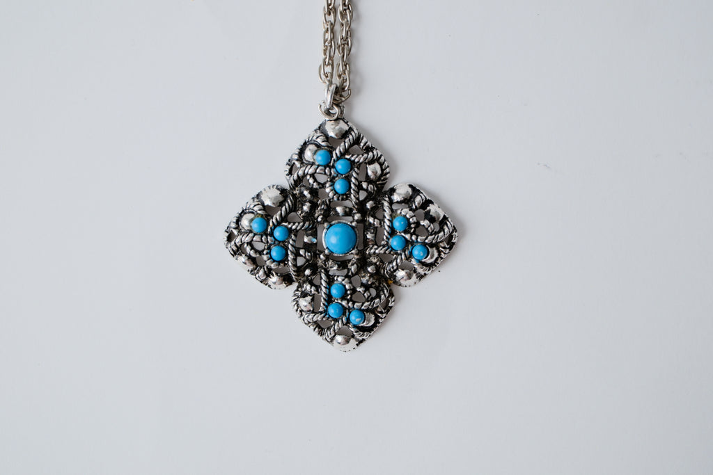 Vintage Avon Sierra Maltese Cross pendant necklace