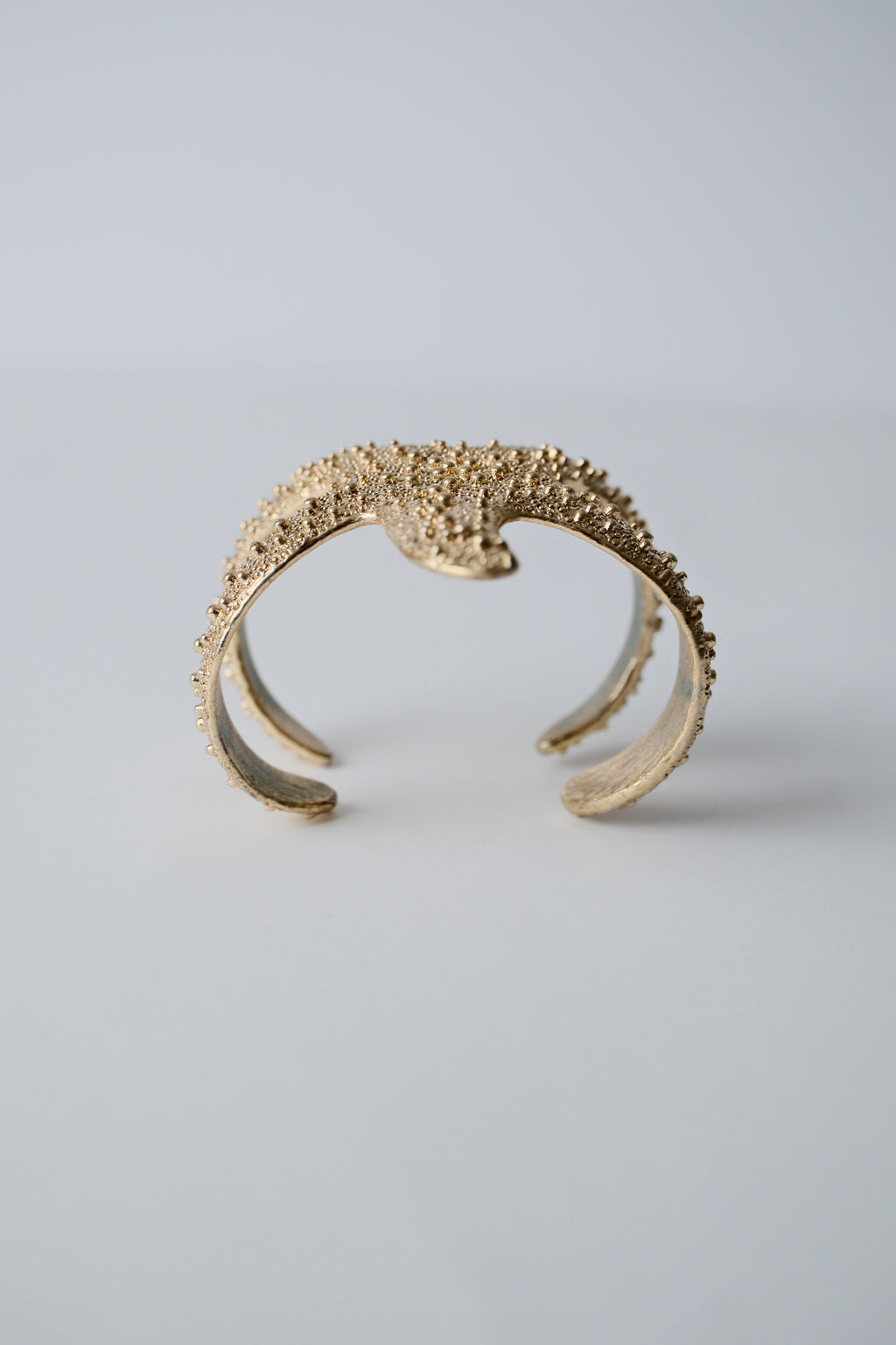 Vintage gold-toned, textured starfish cuff bracelet&nbsp;
