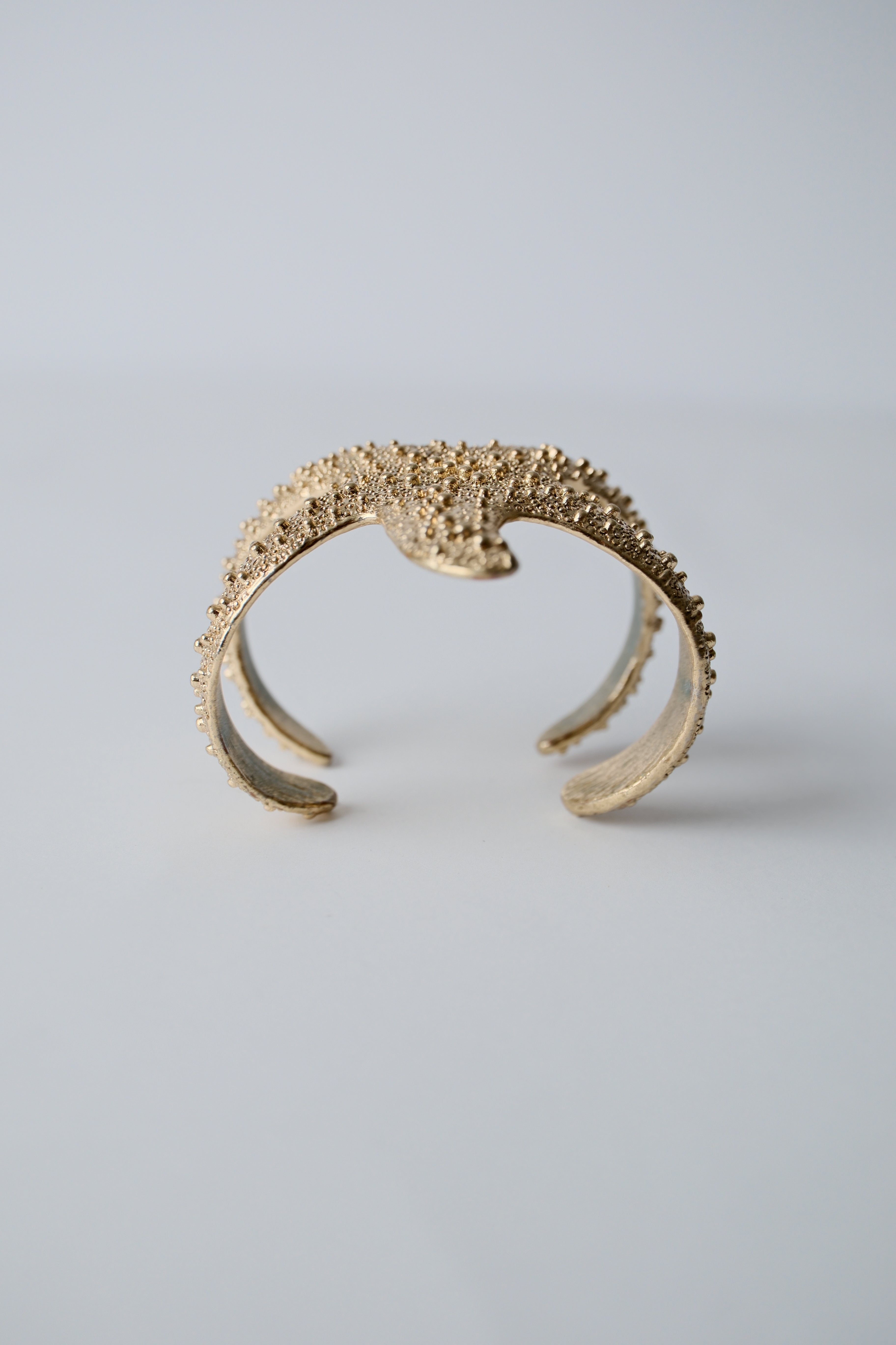Vintage gold-toned, textured starfish cuff bracelet&nbsp;