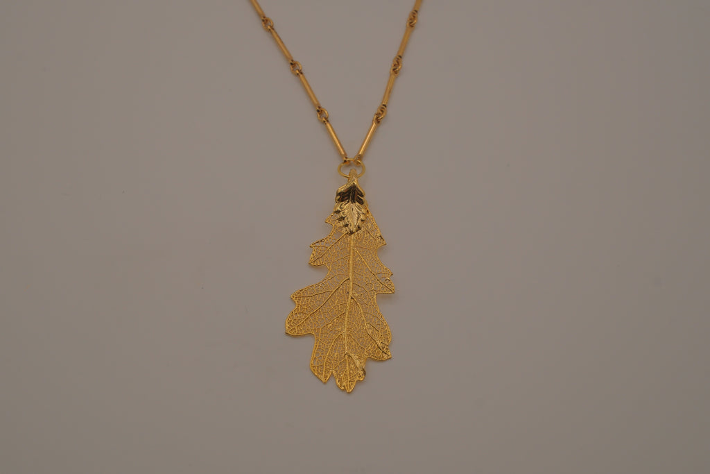 Gold toned Oak leaf pendant necklace