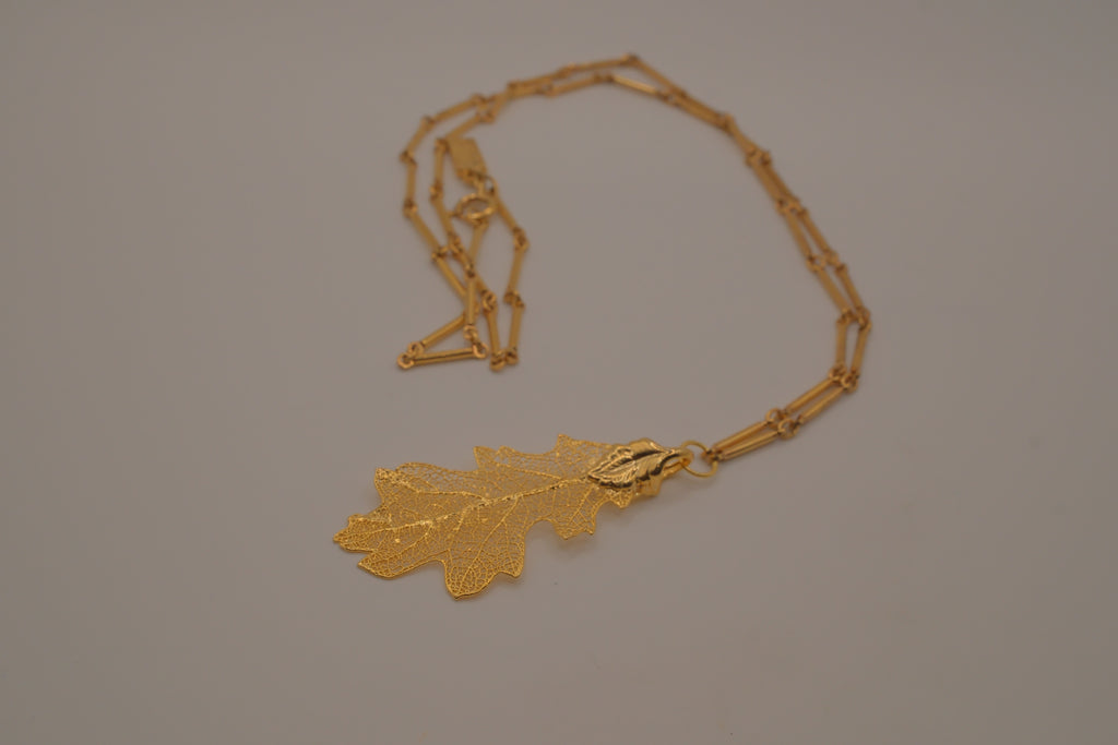 Gold toned Oak leaf pendant necklace