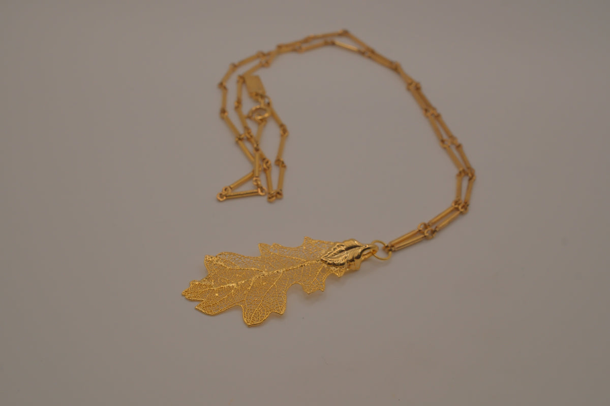 Gold toned Oak leaf pendant necklace
