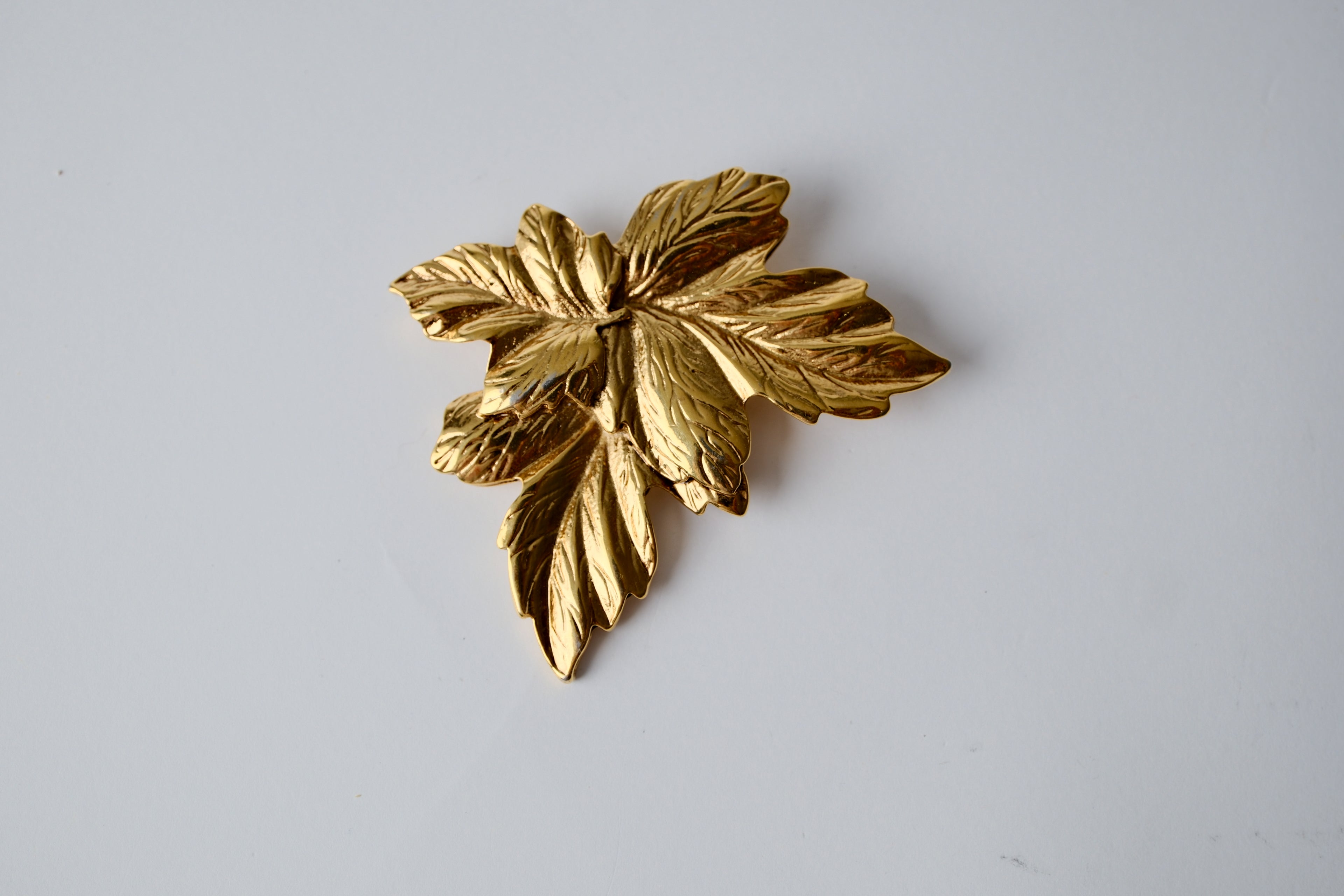 Gold-toned Maple leaf brooche