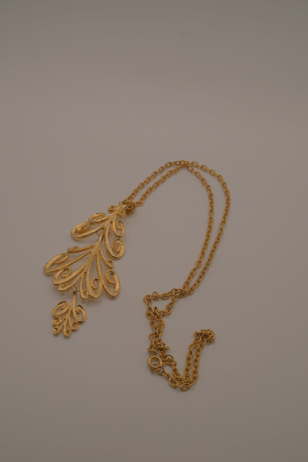 1960s vintage Sarah Coventry textured scroll design dangle pendant/brooch