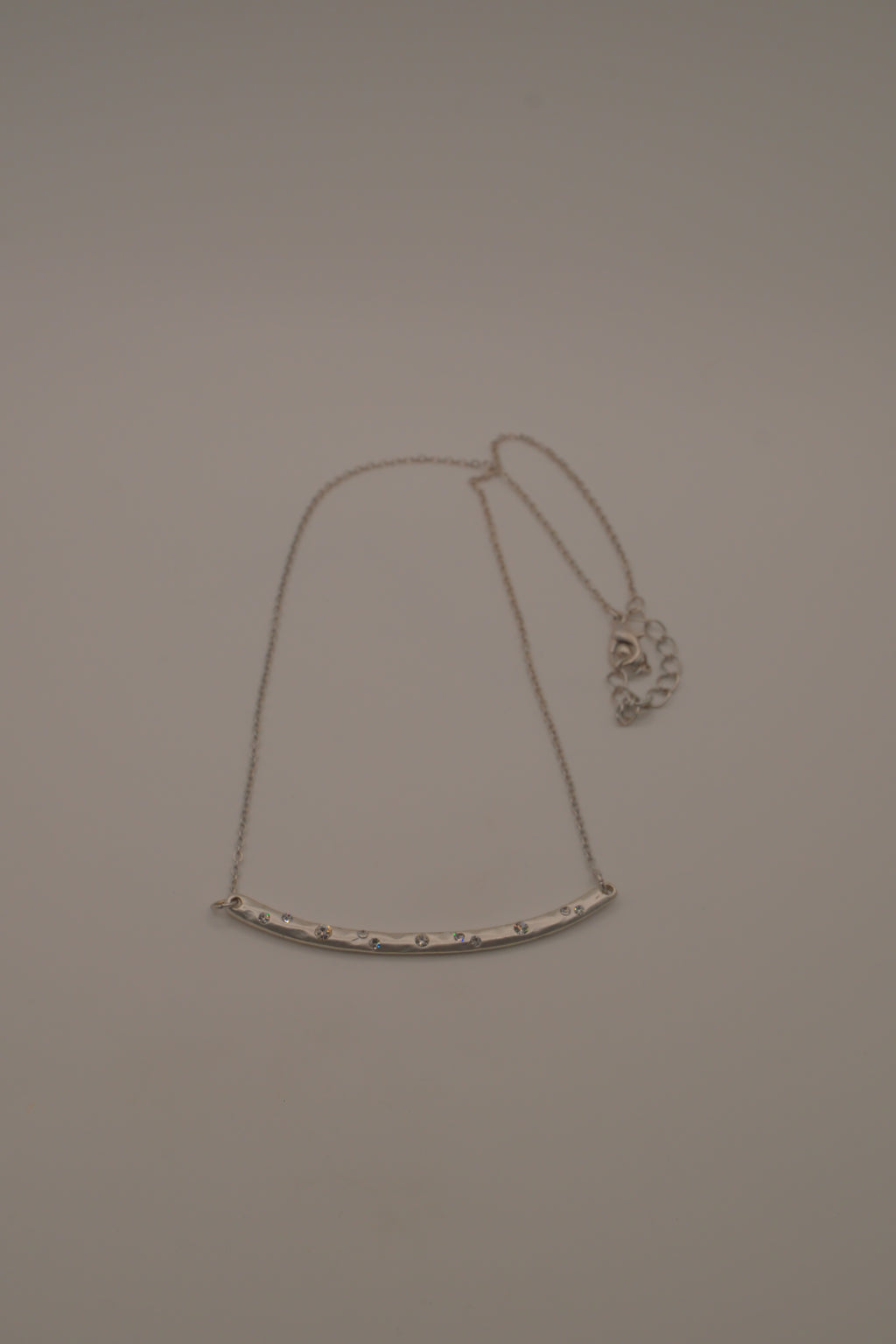 Silver tone curved bar necklace