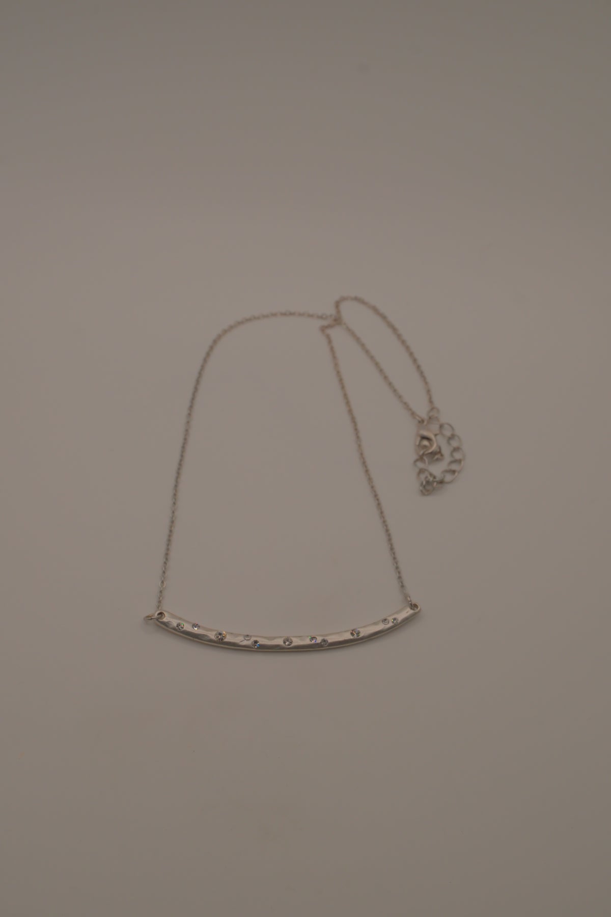 Silver tone curved bar necklace