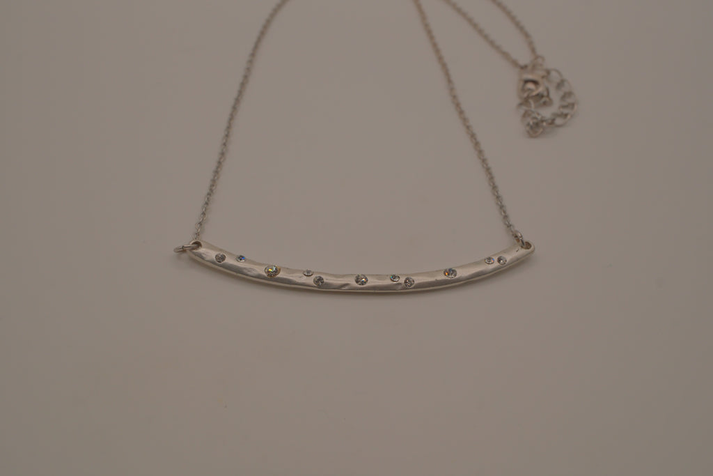 Silver tone curved bar necklace