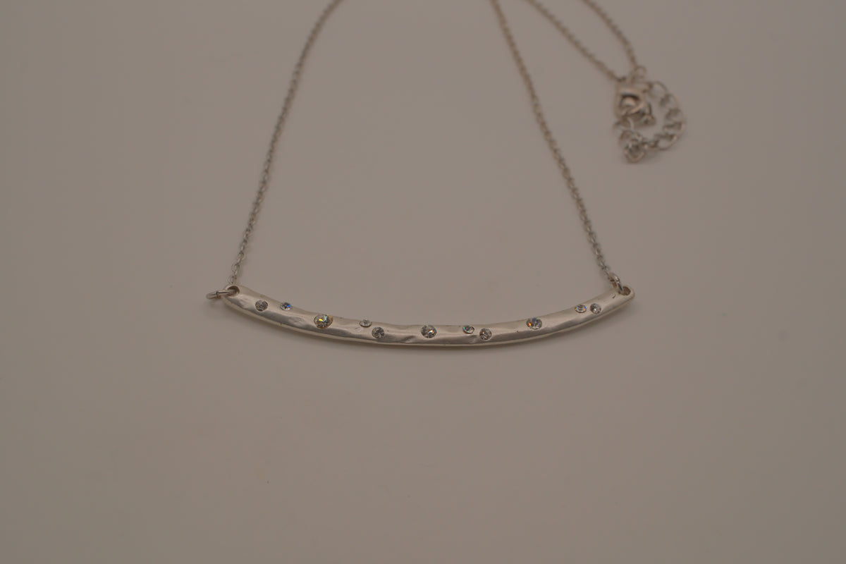 Silver tone curved bar necklace