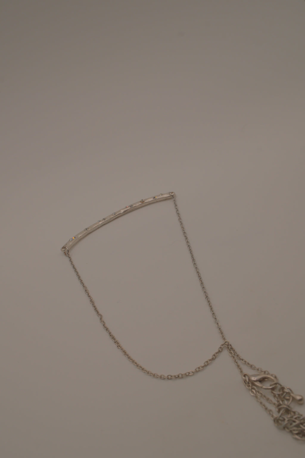 Silver tone curved bar necklace