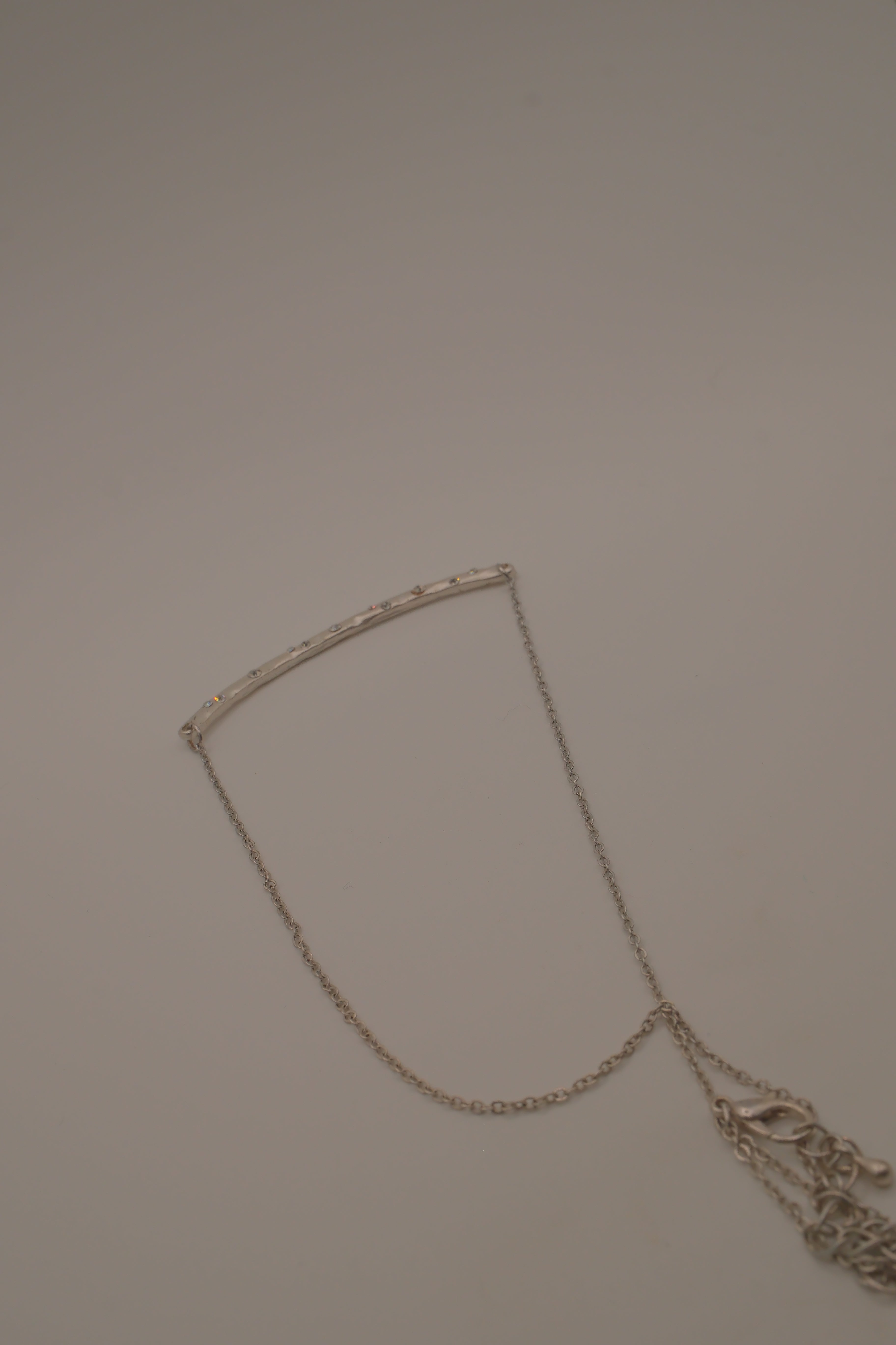 Silver tone curved bar necklace