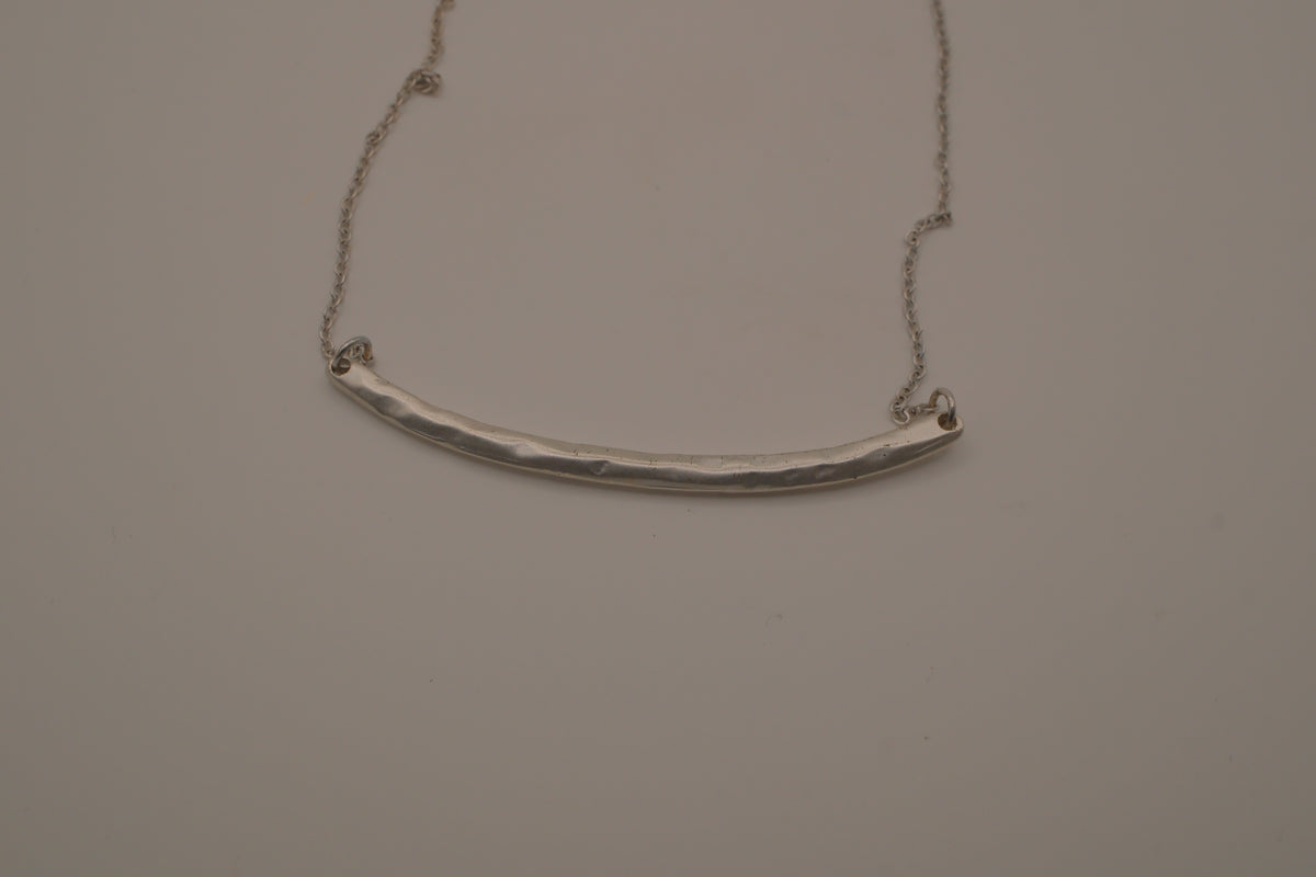 Silver tone curved bar necklace