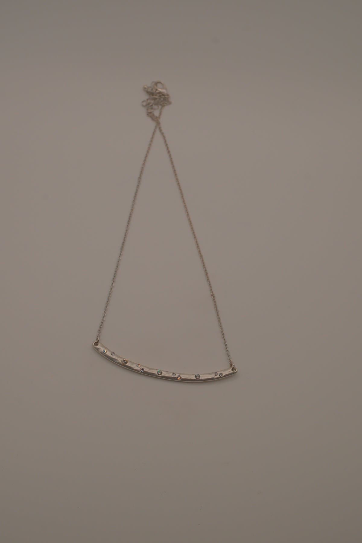 Silver tone curved bar necklace
