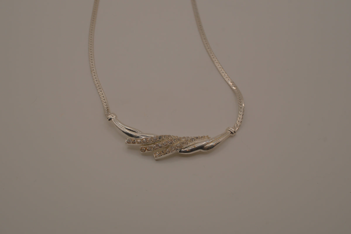 Vintage Avon silver-tone herringbone necklace