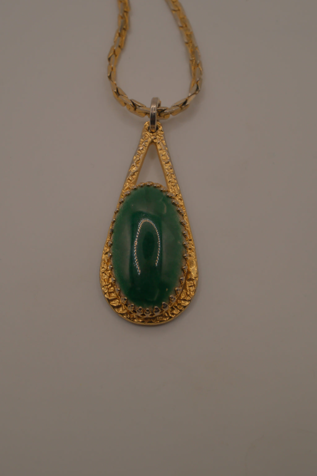 Vintage green cabochon pendant necklace