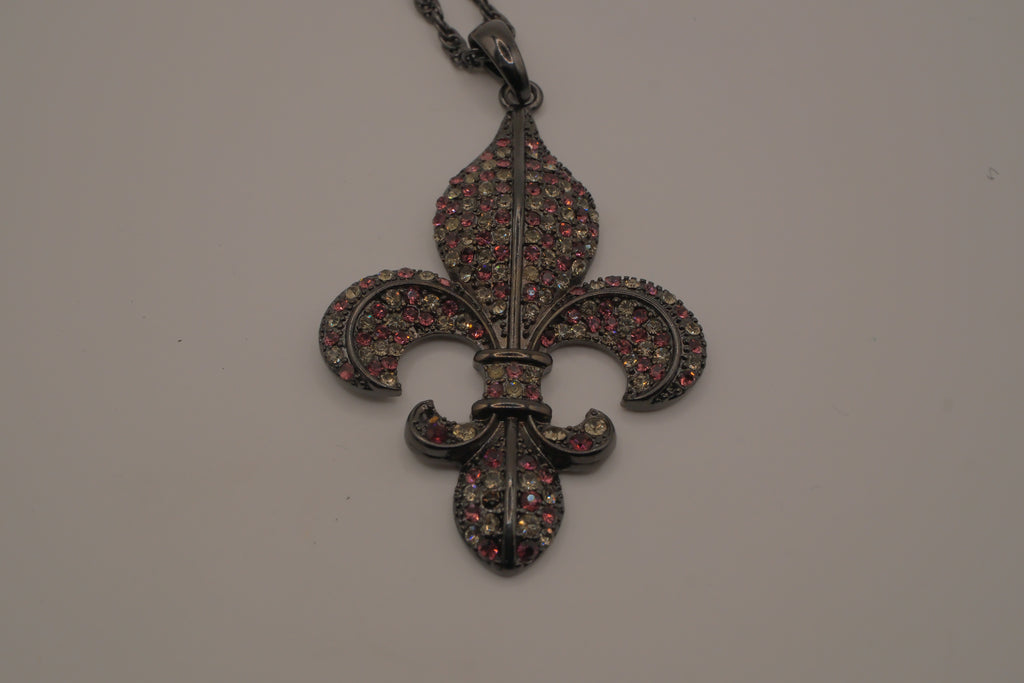 Fleur-de-lis pendant necklace