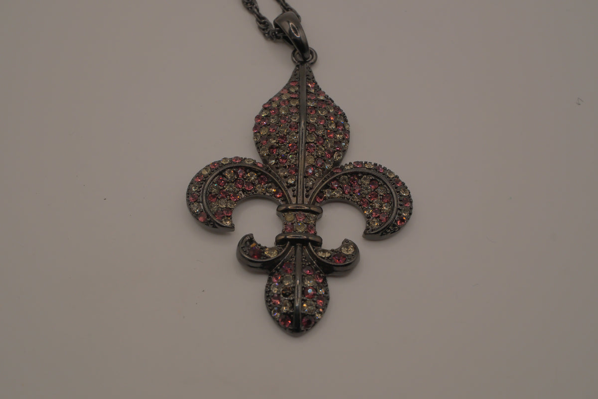 Fleur-de-lis pendant necklace