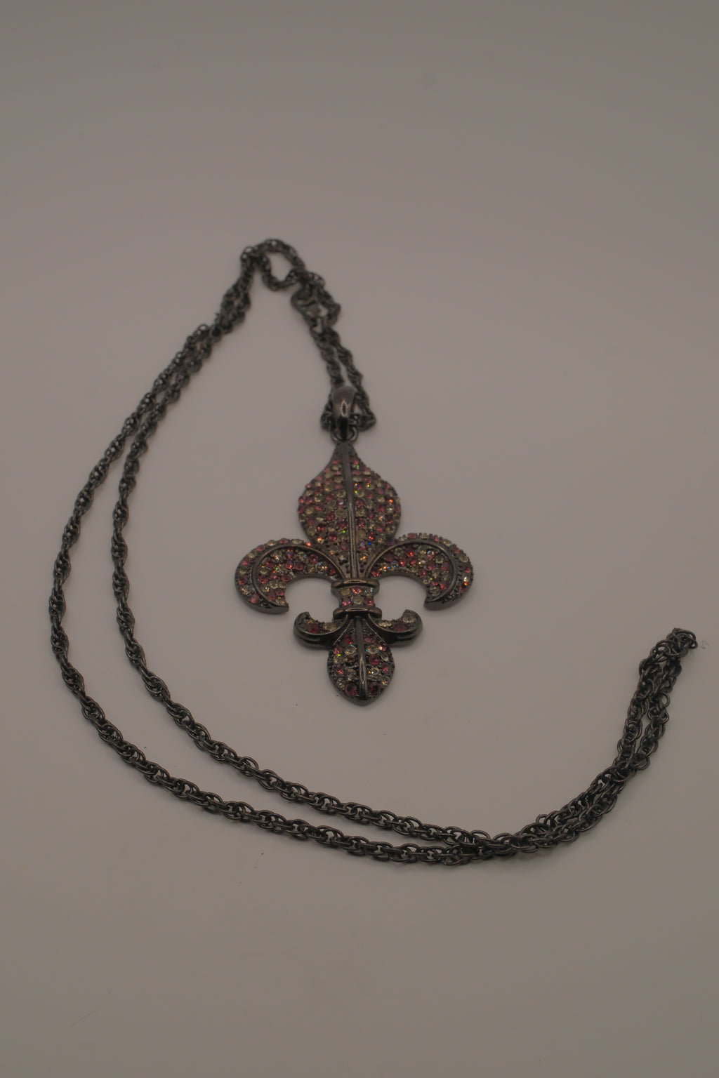 Fleur-de-lis pendant necklace