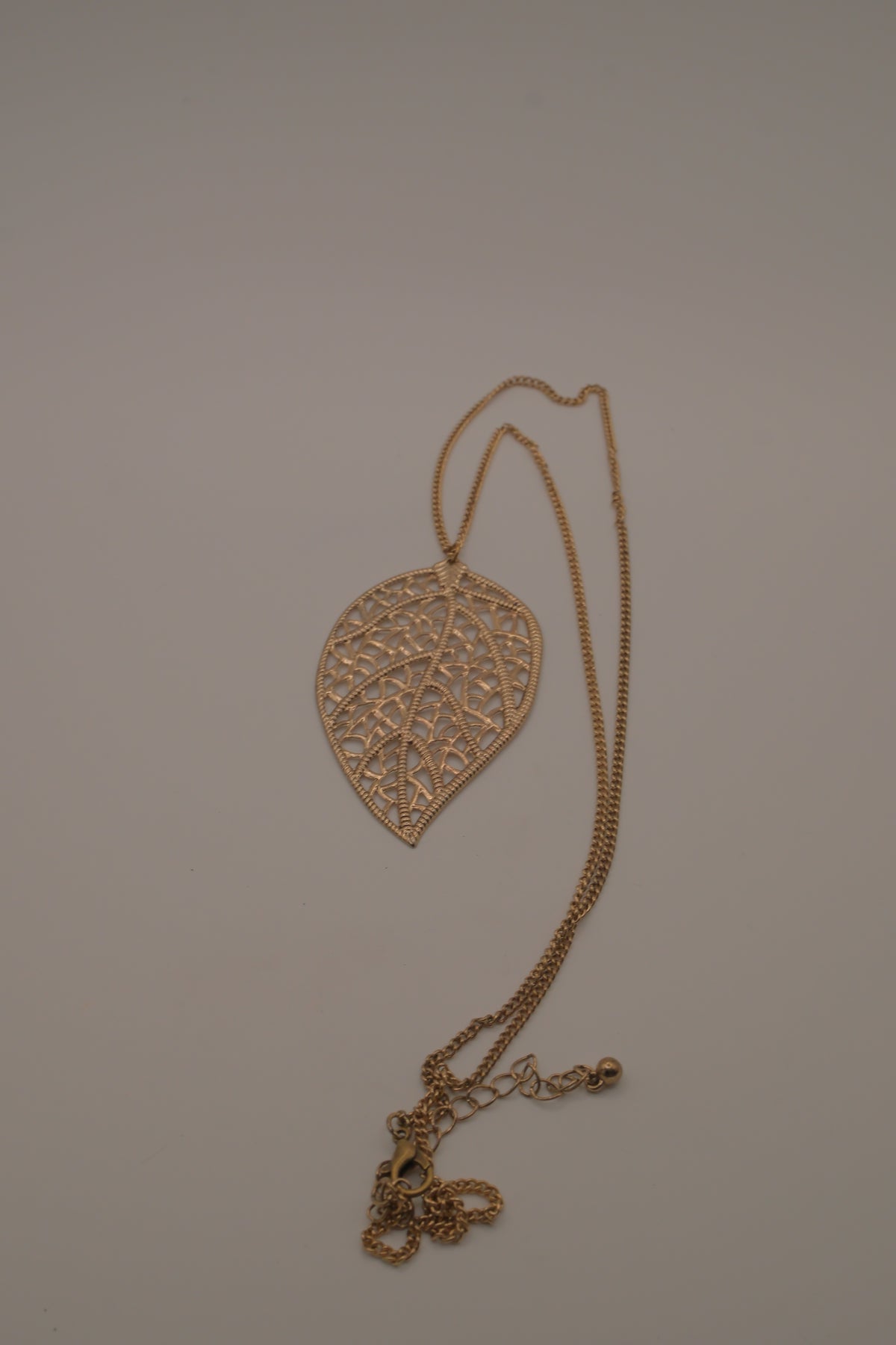 Gold-tone filigree leaf pendant necklace