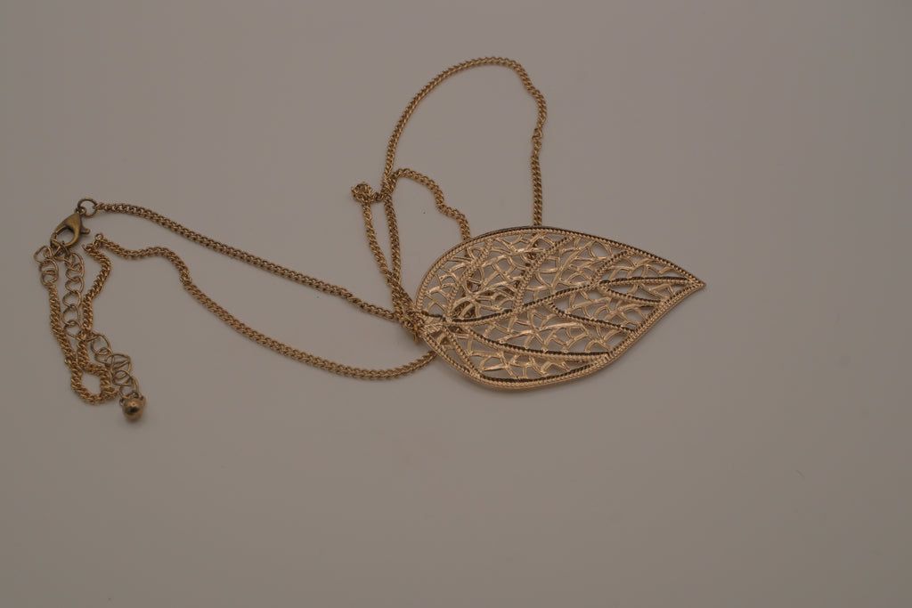 Gold-tone filigree leaf pendant necklace