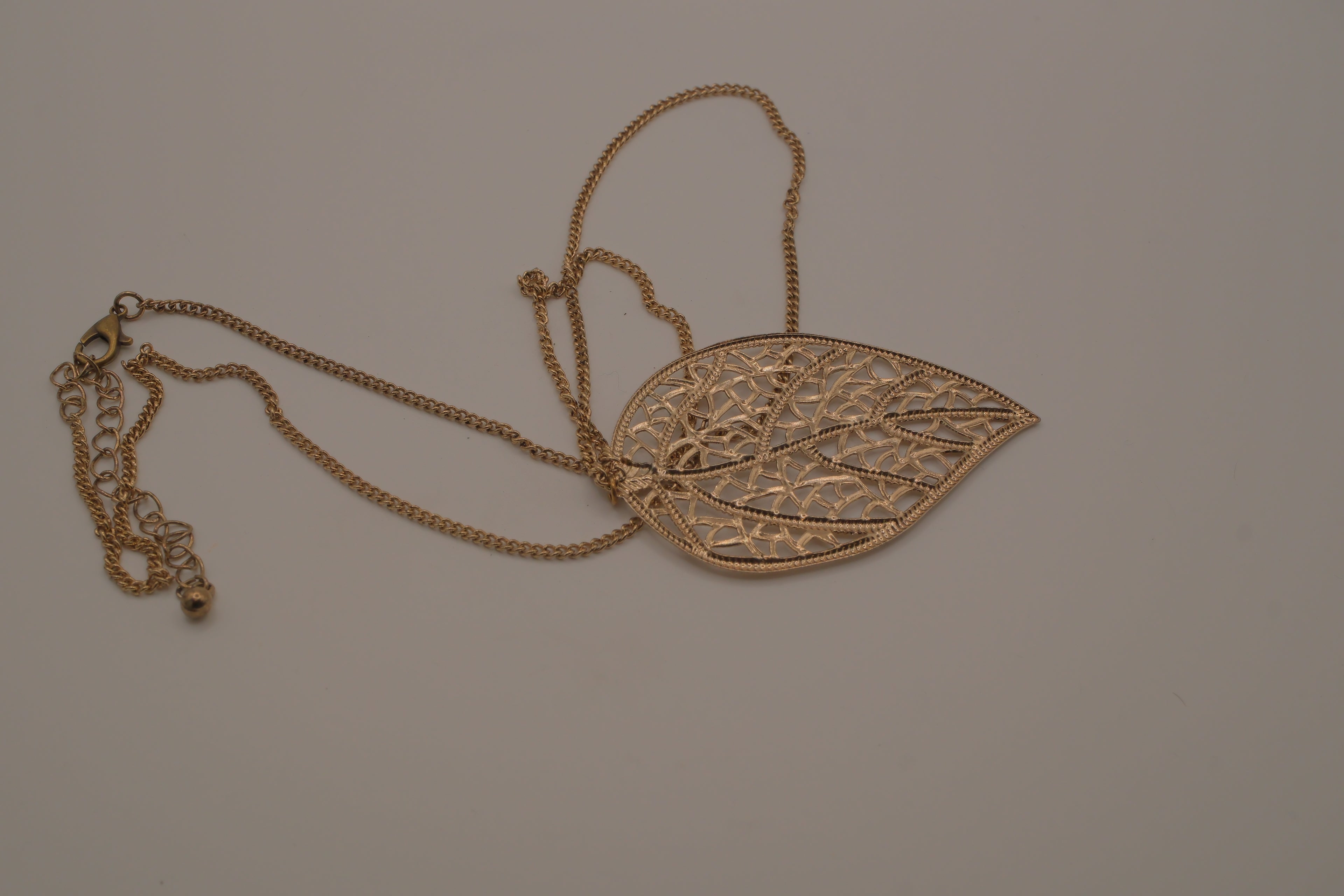 Gold-tone filigree leaf pendant necklace