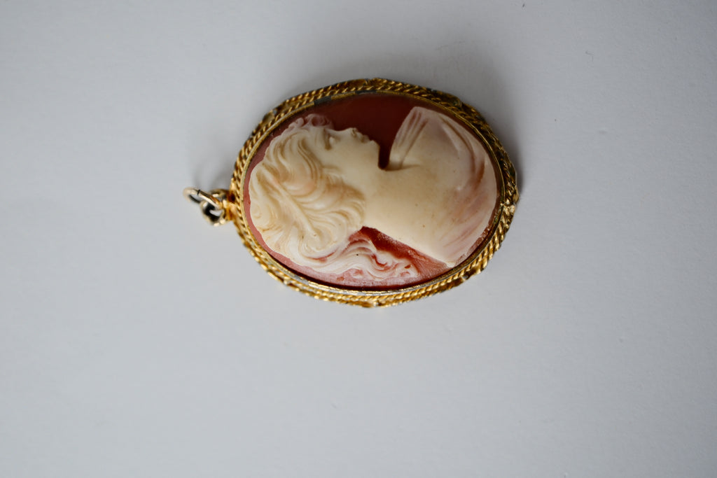 Vintage Cameo 1950s Hollywood Pendant